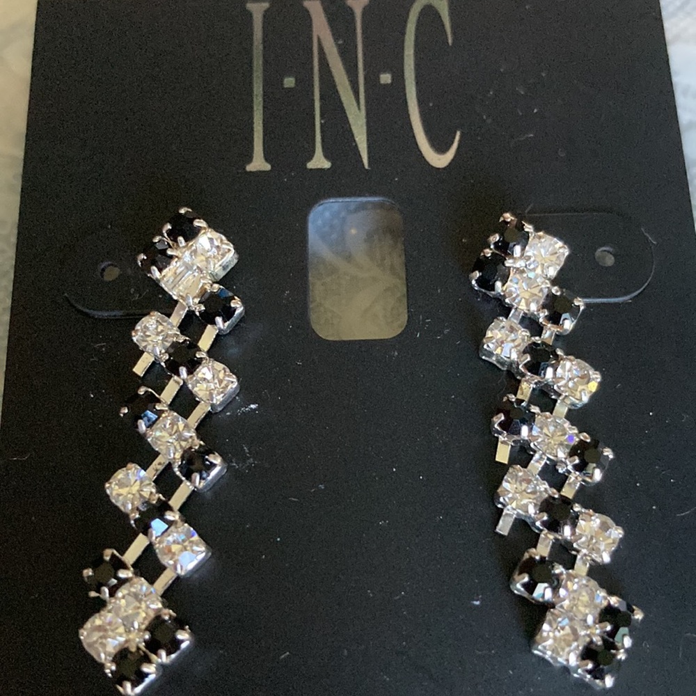 I N C NWOT st pierced earrings w/post & blk and clear movable rhinestones $20